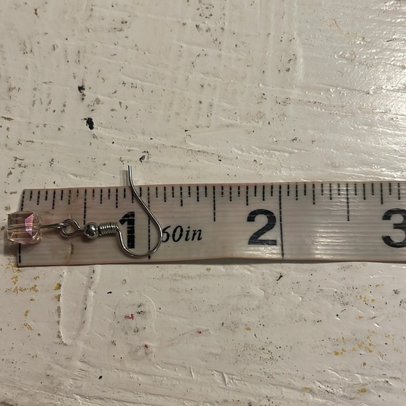 NWOT 1.25” hypoallergenic silver tone & pink lucite cube dangle drop earrings - Picture 12 of 12